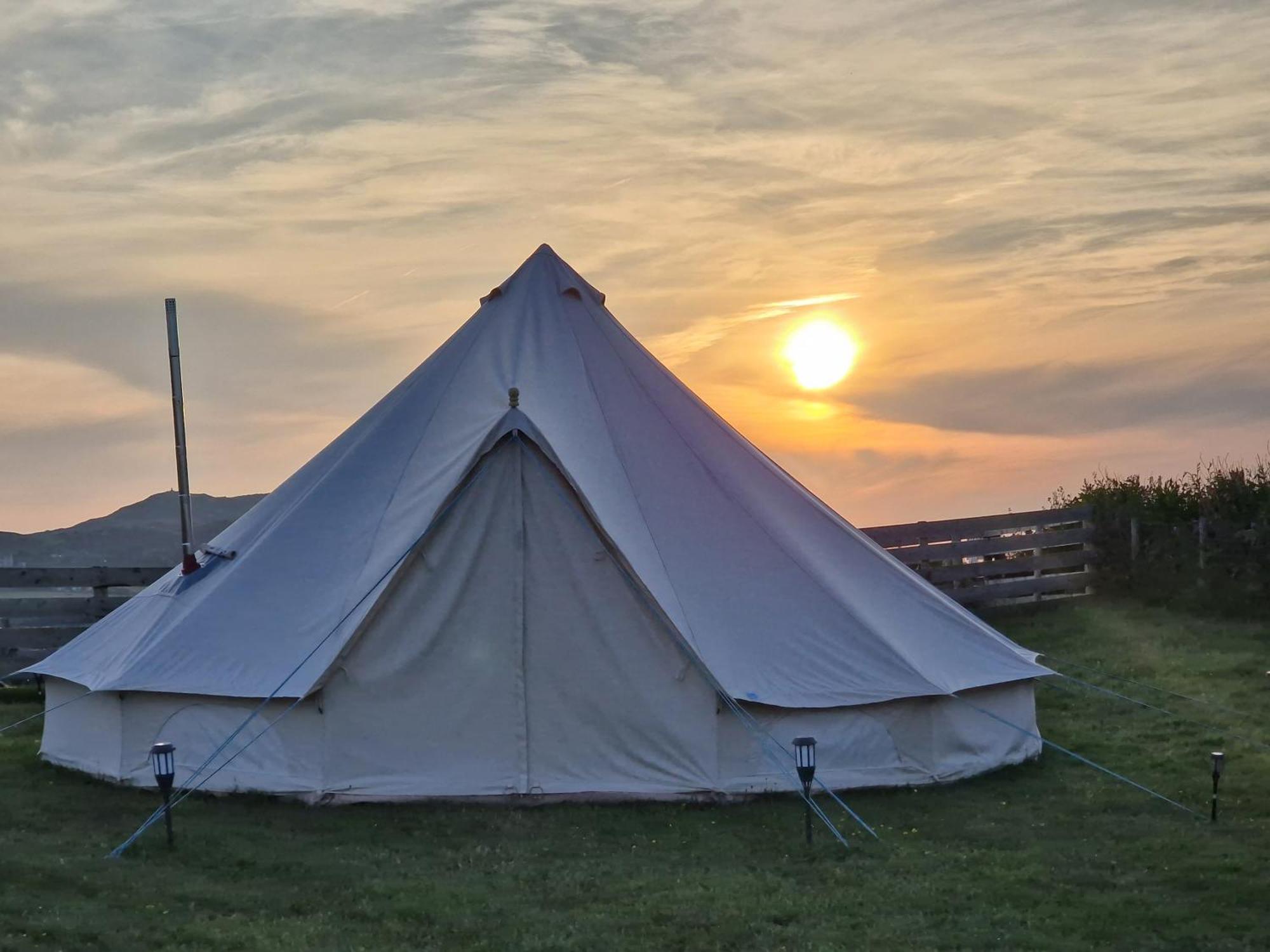 Beautiful 1-Bed Bell Tent In Holyhead Bagian luar foto