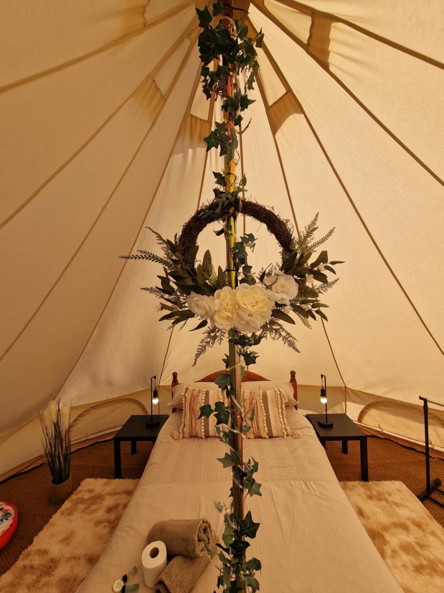 Beautiful 1-Bed Bell Tent In Holyhead Bagian luar foto